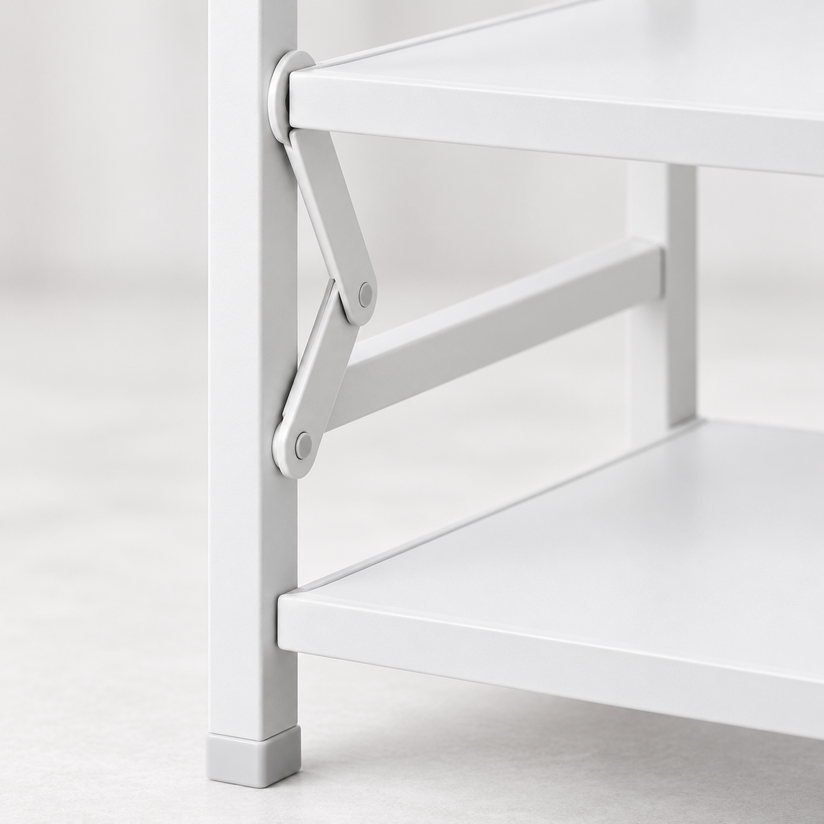 Close-up of the shelf organizer finish and folding joint